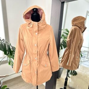 Time and Tru Women’s light camel color Windbreaker size Medium 8/10